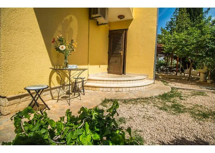 Apartment Mana Split