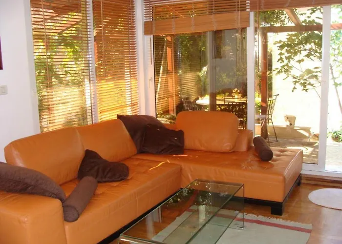 Apartment Mana Split